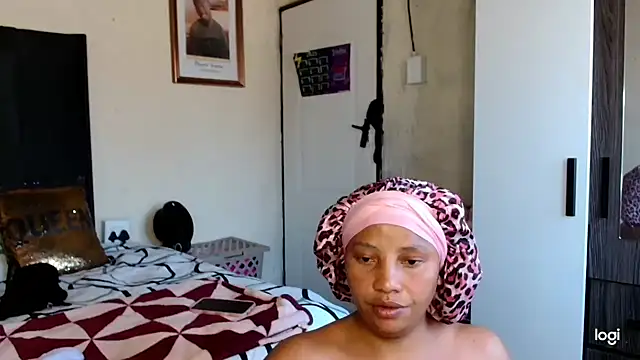 Snapshot of quenliyasa chatting on 10-21-25, 08:47 quenliyasa online show from 10-21-25, 08:47