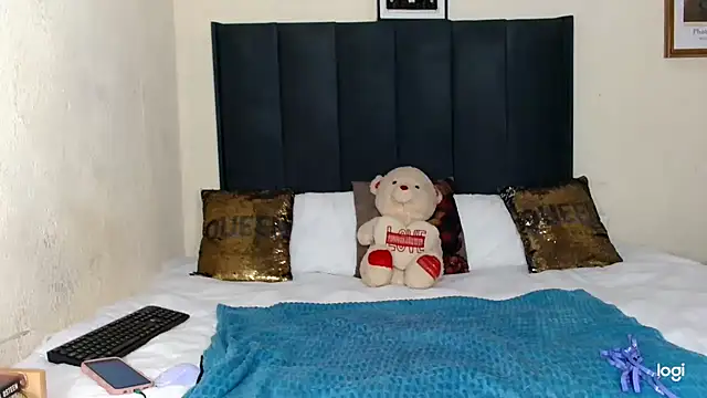 quenliyasa online show from 10-31-25, 02:08