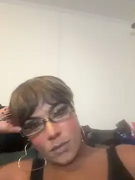 Snapshot of Hazel_Grey chatting on 05-19-26, 04:41 Hazel Grey online show from 05-19-26, 04:41