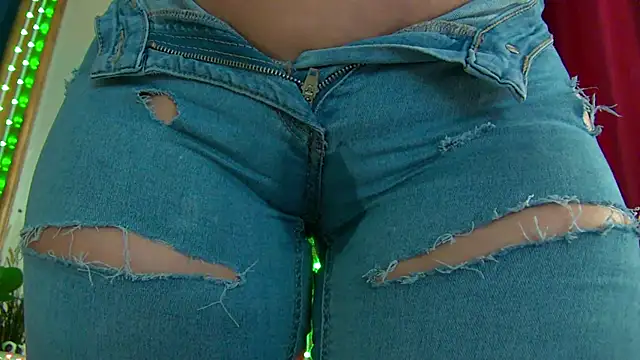 Foxxxy MILF online show from 04-19-26, 03:51