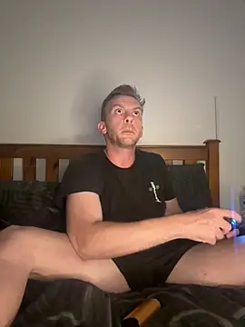 Snapshot of aus_guy93 chatting on 10-30-25, 02:14 aus guy93 online show from 10-30-25, 02:14