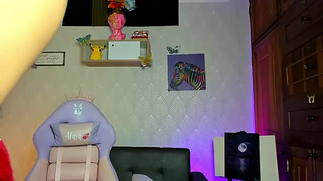 Alaia Love77 online show from 11-14-25, 01:04