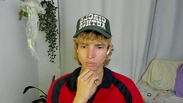 santy-kitty online show from 10-06-25, 02:46