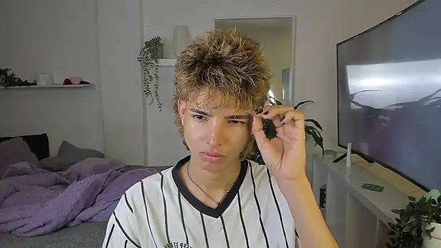 santy-kitty online show from 10-28-25, 01:17