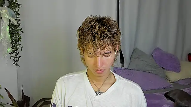 santy-kitty online show from 10-04-25, 02:35