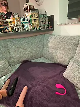 Sissy-Bee online show from 01-22-25, 07:24