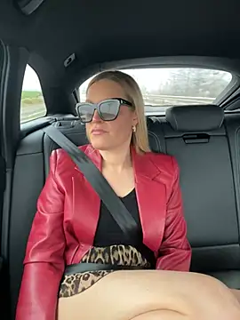 Sissy-Bee online show from 12-31-24, 01:52