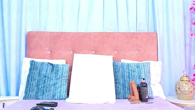 AlliciaKim online show from 10-19-25, 07:16