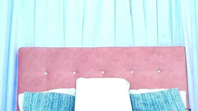 AlliciaKim online show from 10-30-25, 07:11