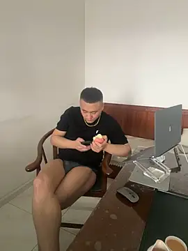 Snapshot of ShaoZian_1 chatting on 02-25-26, 07:52 ShaoZian 1 online show from 02-25-26, 07:52