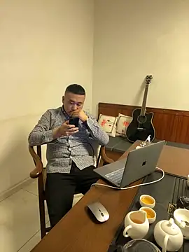 Snapshot of ShaoZian_1 chatting on 11-10-25, 09:47 ShaoZian 1 online show from 11-10-25, 09:47