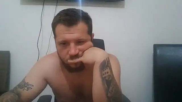 Snapshot of klydick chatting on 08-01-26, 02:09 klydick online show from 08-01-26, 02:09