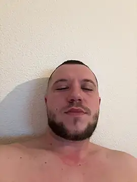 Snapshot of klydick chatting on 12-21-24, 02:47 klydick online show from 12-21-24, 02:47