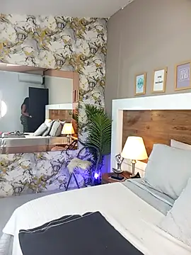 EmaBakker online show from 11-19-25, 12:49