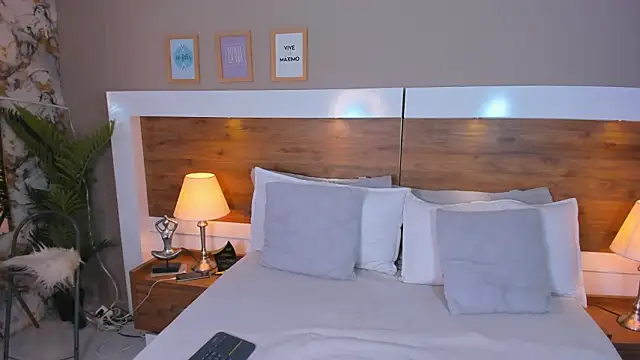 EmaBakker online show from 03-08-26, 06:28