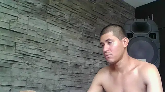 Snapshot of Sexylatin64 chatting on 09-25-25, 03:40 Sexylatin64 online show from 09-25-25, 03:40