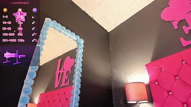 Snapshot of Vivi_Andrea chatting on 02-19-25, 02:01 Vivi Andrea online show from 02-19-25, 02:01