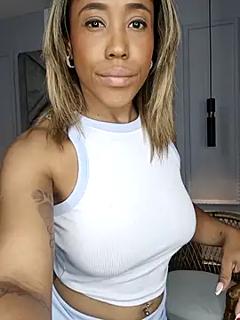 Snapshot of Lana-Gross chatting on 02-28-26, 04:17 Lana-Gross online show from 02-28-26, 04:17