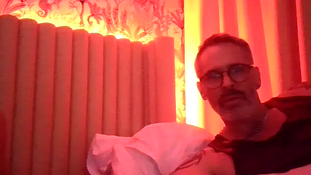 LIVEcamCUMDADDY online show from 04-06-26, 02:18