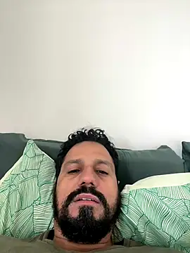 Snapshot of Edbero chatting on 10-23-25, 01:21 Edbero online show from 10-23-25, 01:21