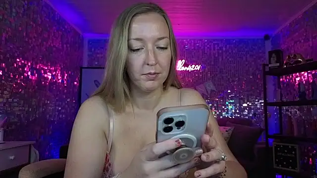 Snapshot of lucyallen4201 chatting on 04-20-26, 10:18 lucyallen4201 online show from 04-20-26, 10:18