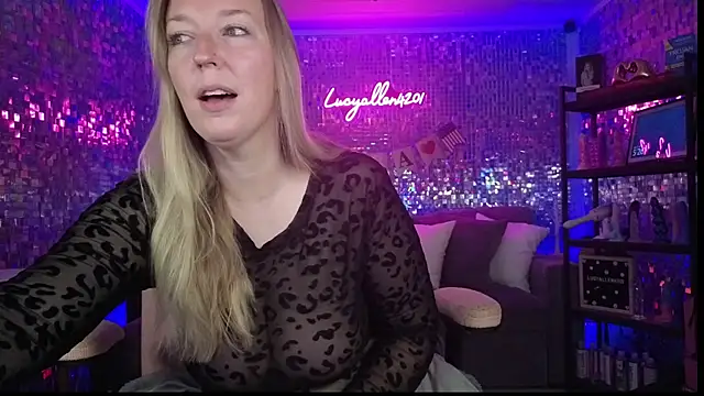 Snapshot of lucyallen4201 chatting on 06-26-26, 10:21 lucyallen4201 online show from 06-26-26, 10:21