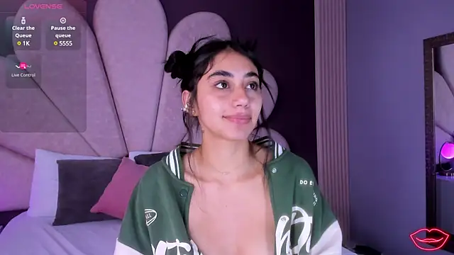 Snapshot of JulietaCheerr chatting on 02-21-25, 02:16 JulietaCheerr online show from 02-21-25, 02:16