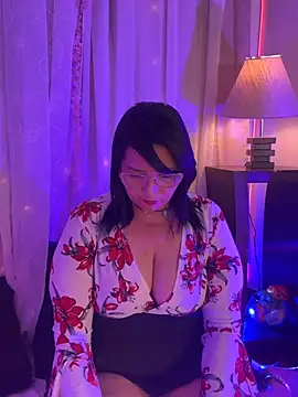 Snapshot of Venus_R0se chatting on 05-16-26, 05:17 Venus R0se online show from 05-16-26, 05:17