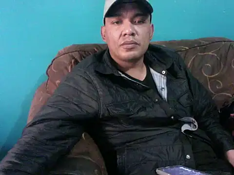 Snapshot of TUMORENO1 chatting on 02-14-25, 09:10 TUMORENO1 online show from 02-14-25, 09:10