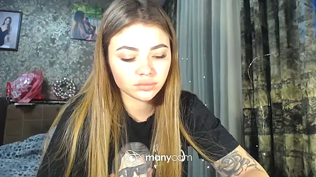 Snapshot of BonnyShy chatting on 12-12-24, 01:17 BonnyShy online show from 12-12-24, 01:17