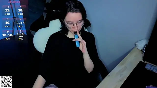 Snapshot of Nora_Failure chatting on 06-18-26, 10:48 Nora Failure online show from 06-18-26, 10:48