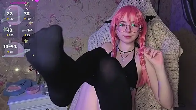 Snapshot of Nora_Failure chatting on 02-18-25, 11:44 Nora Failure online show from 02-18-25, 11:44