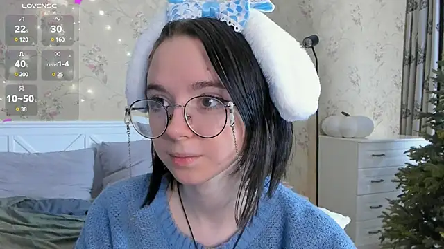 Snapshot of Nora_Failure chatting on 01-10-25, 10:17 Nora Failure online show from 01-10-25, 10:17