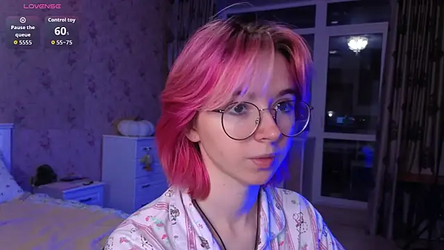 Snapshot of Nora_Failure chatting on 10-08-25, 01:12 Nora Failure online show from 10-08-25, 01:12