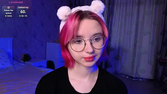 Snapshot of Nora_Failure chatting on 09-21-25, 03:11 Nora Failure online show from 09-21-25, 03:11