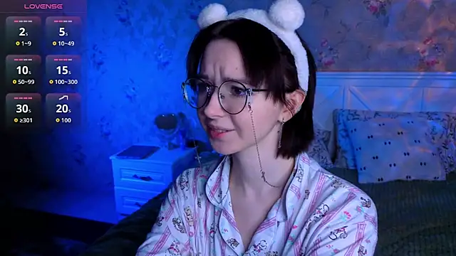 Snapshot of Nora_Failure chatting on 12-04-25, 11:31 Nora Failure online show from 12-04-25, 11:31