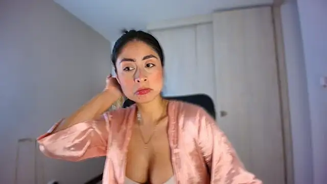 Snapshot of auroracaruso11 chatting on 07-16-26, 05:10 auroracaruso11 online show from 07-16-26, 05:10
