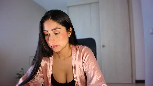 Snapshot of auroracaruso11 chatting on 06-12-26, 08:06 auroracaruso11 online show from 06-12-26, 08:06