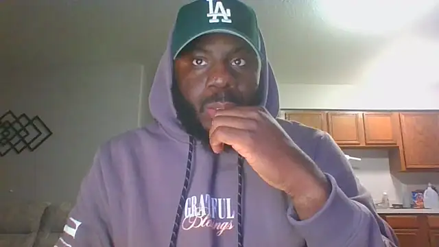 Snapshot of Stayinalive1992 chatting on 10-28-25, 01:17 Stayinalive1992 online show from 10-28-25, 01:17