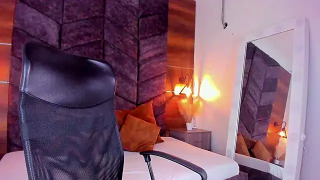 ParisFox  online show from 03-12-25, 07:58