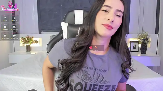 Snapshot of SaraGomez1 chatting on 09-19-25, 01:37 SaraGomez1 online show from 09-19-25, 01:37