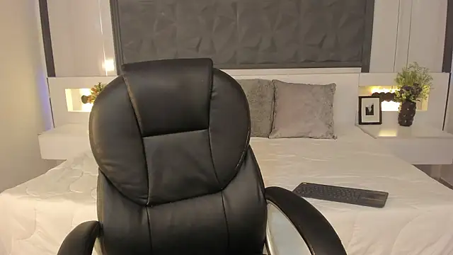 SaraGomez1 online show from 02-26-26, 02:17