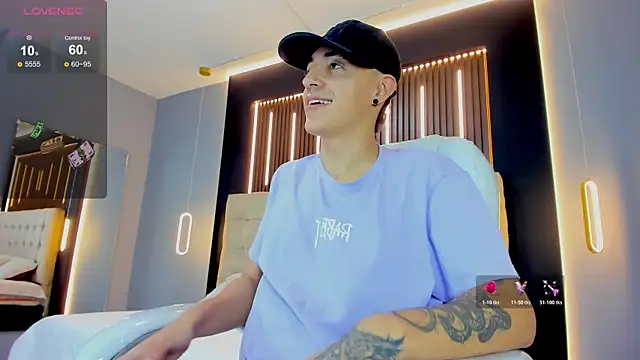 Snapshot of Lobo_17_ chatting on 03-01-26, 03:39 Lobo 17 online show from 03-01-26, 03:39