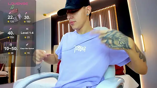 Snapshot of Lobo_17_ chatting on 02-14-26, 03:40 Lobo 17 online show from 02-14-26, 03:40