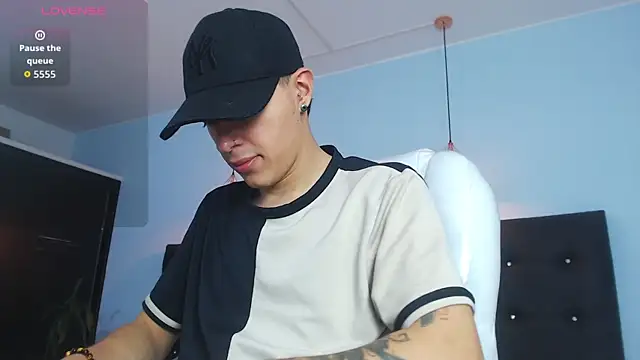 Lobo 17  online show from 10-17-25, 03:43