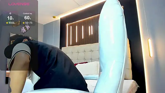 Snapshot of Lobo_17_ chatting on 02-24-26, 03:40 Lobo 17 online show from 02-24-26, 03:40