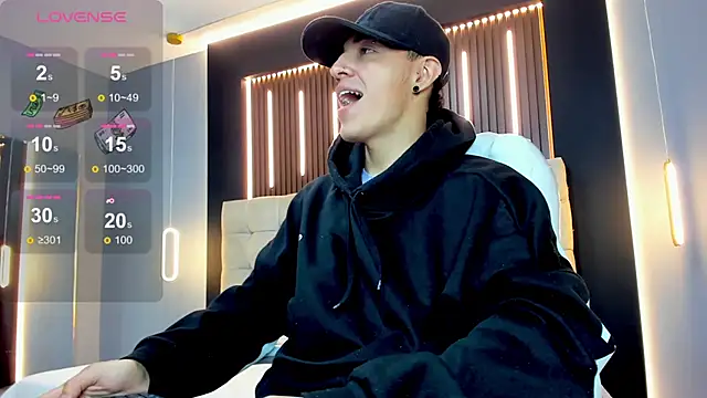 Snapshot of Lobo_17_ chatting on 02-19-26, 03:36 Lobo 17 online show from 02-19-26, 03:36