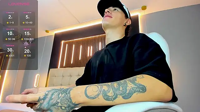 Lobo 17  online show from 04-24-26, 03:41