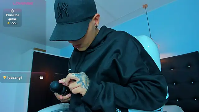 Lobo 17  online show from 10-30-25, 03:49