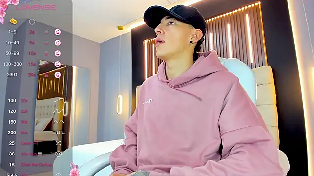 Snapshot of Lobo_17_ chatting on 02-06-26, 03:35 Lobo 17 online show from 02-06-26, 03:35